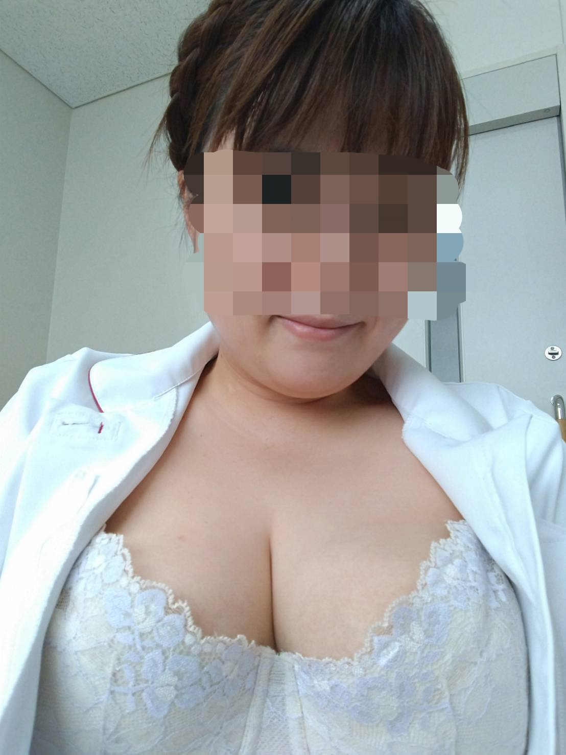 職場でエッチな気分の画像その2