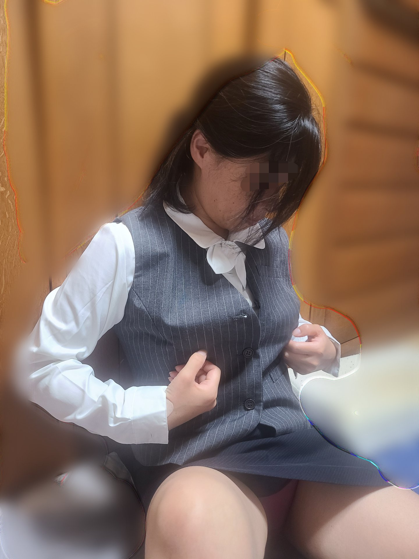 事務服嫁の制服オナニーの画像その1