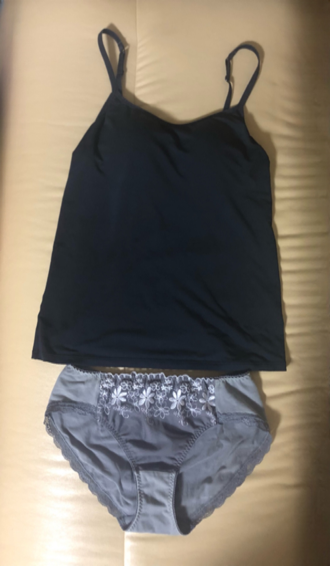 真面目妻の汚れた下着の画像その2