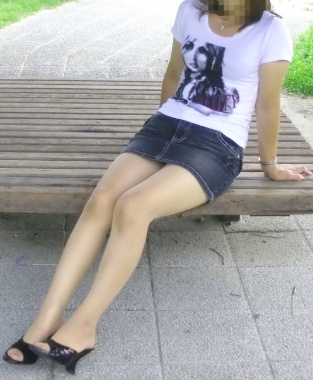 ジュクジュク熟女のミニスカ３