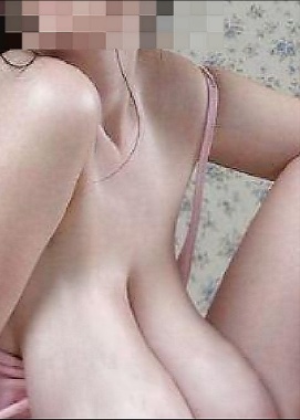 だらしなく垂れ下がったウシ乳