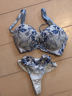 4児妻のTバック