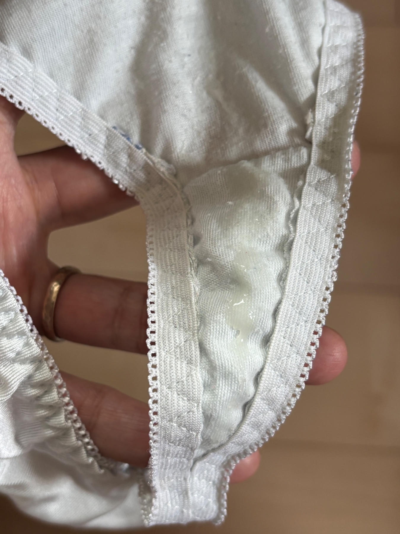 4児妻のTバックの画像その4