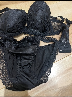 巨乳嫁下着シミ付き