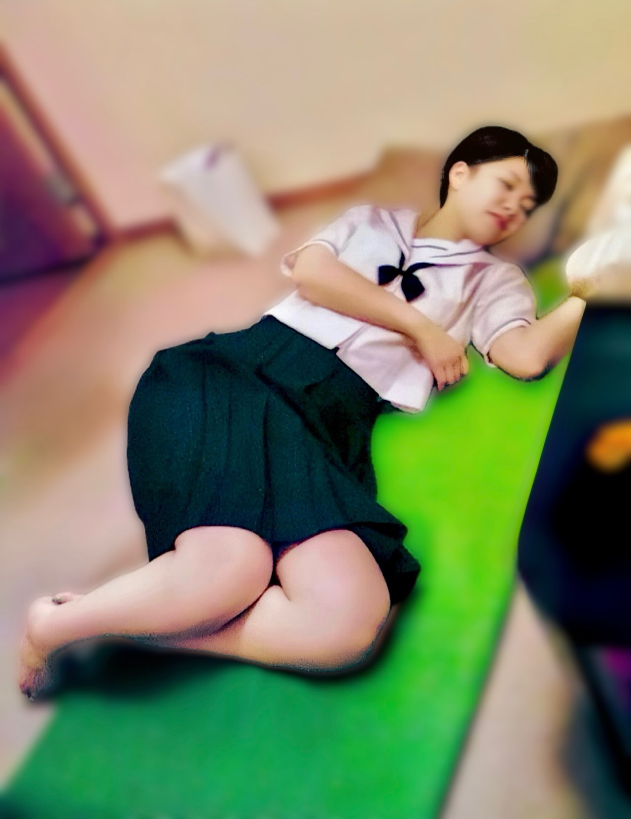 セーラー服で寝落ちの画像その1