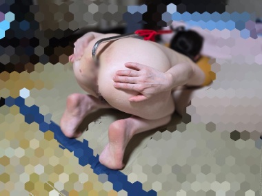 妻にアナルフック