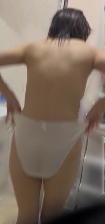 脱衣所の妻の尻の画像その3