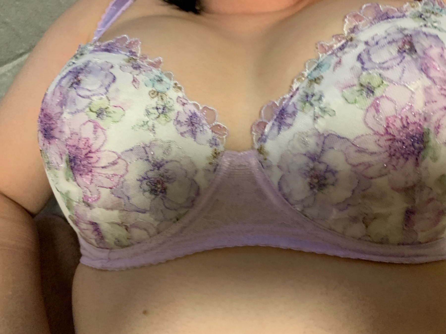 ライラック色の下着の画像その1