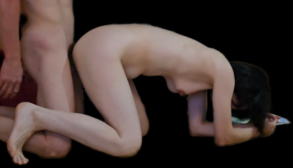 バックで貫かれる妻の画像その3