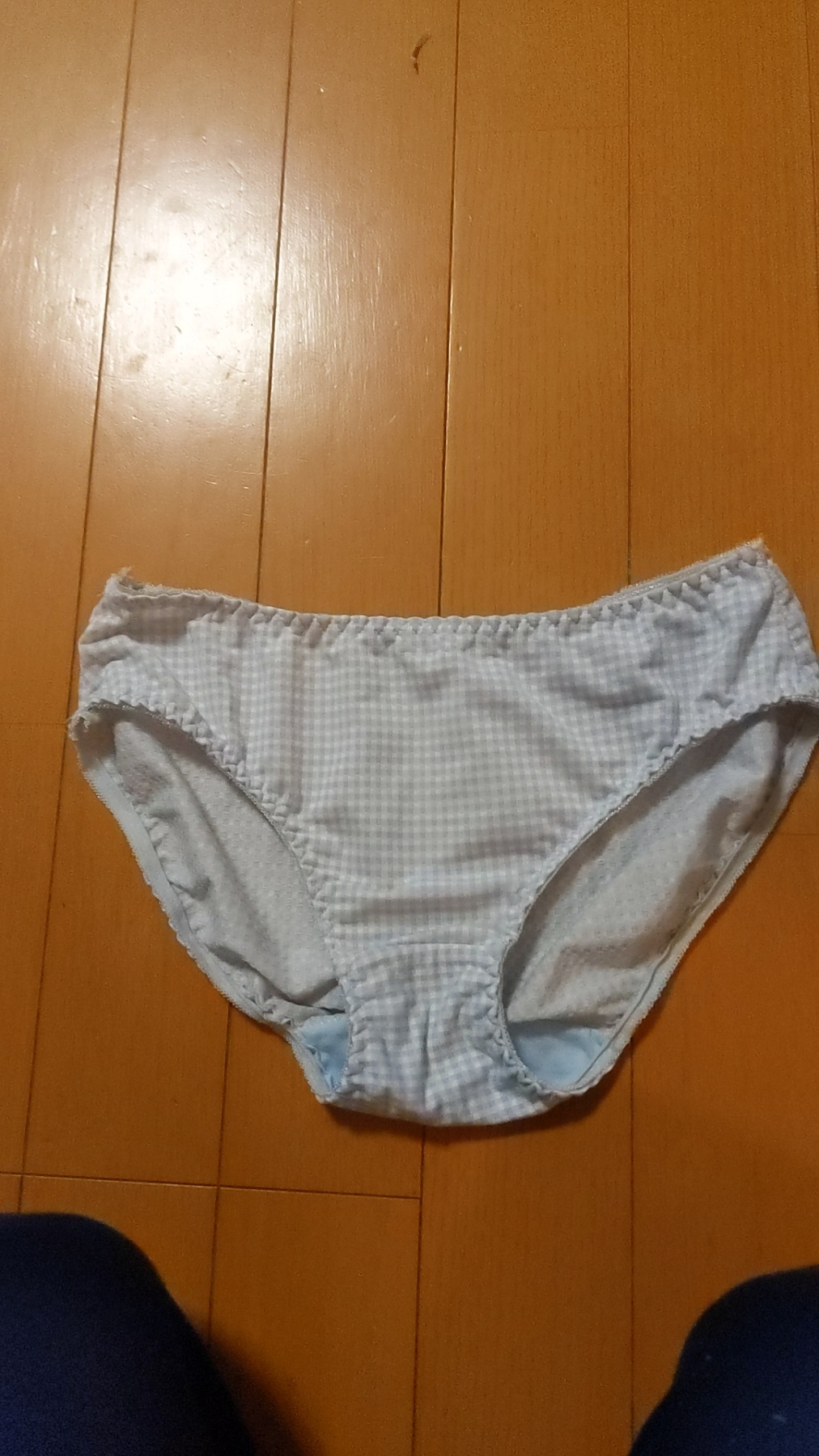 妻チェックパンティの画像その1