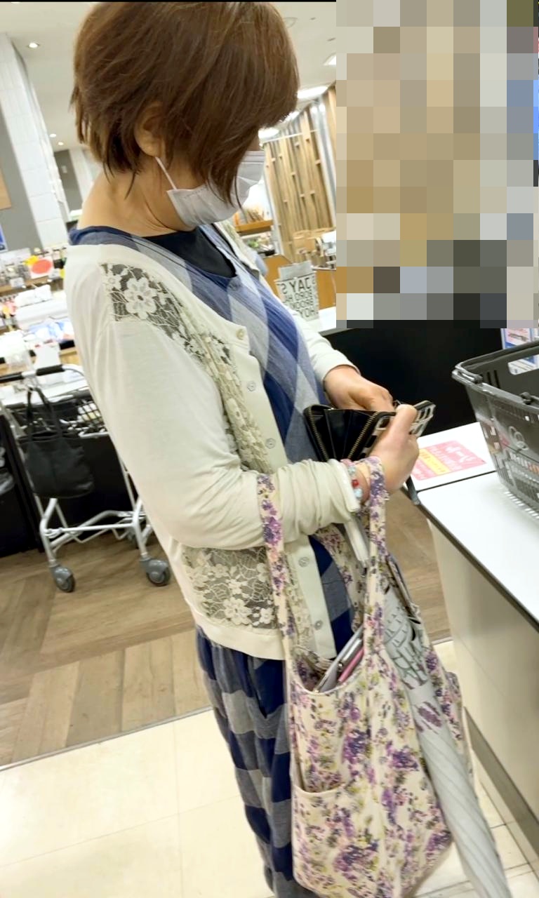 顔を隠してなんとやらの画像その1