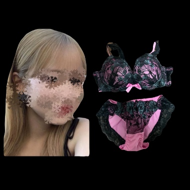 可愛い彼女の新たな下着…