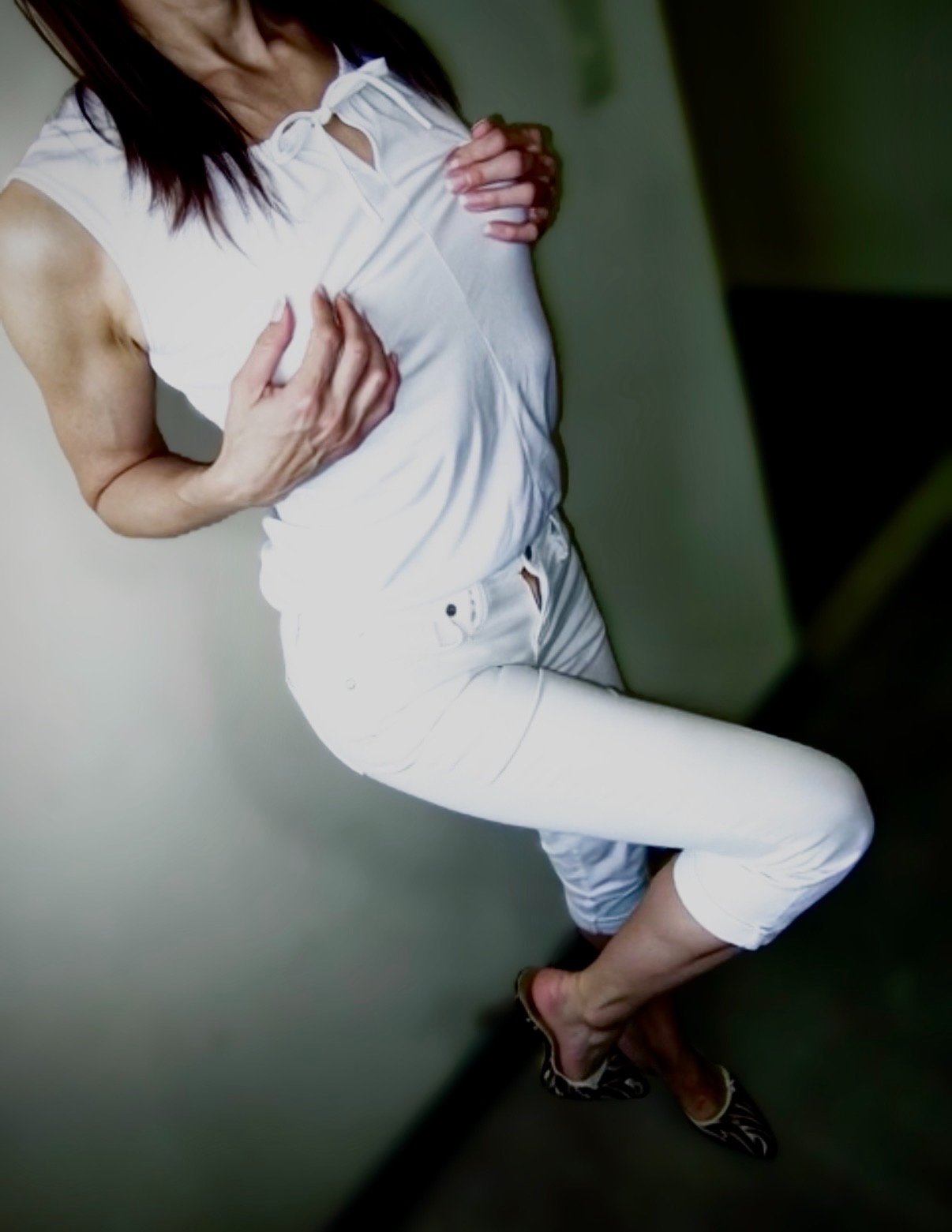 乳首を弄らせるとの画像その3