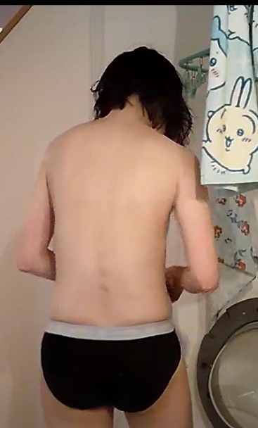 お風呂場での脱衣の画像その1