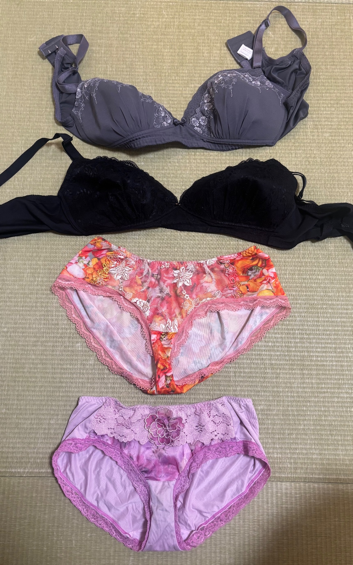 豊満ボディー妻の下着の画像その1