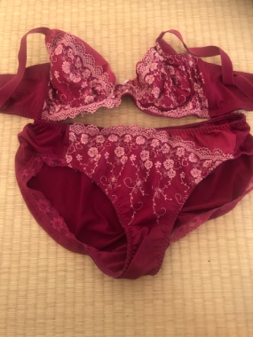 巨乳・ケツデカの妻の下着