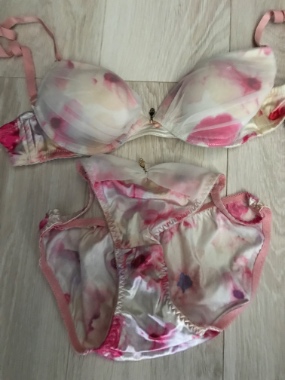 妻の下着で妄想し興奮します。