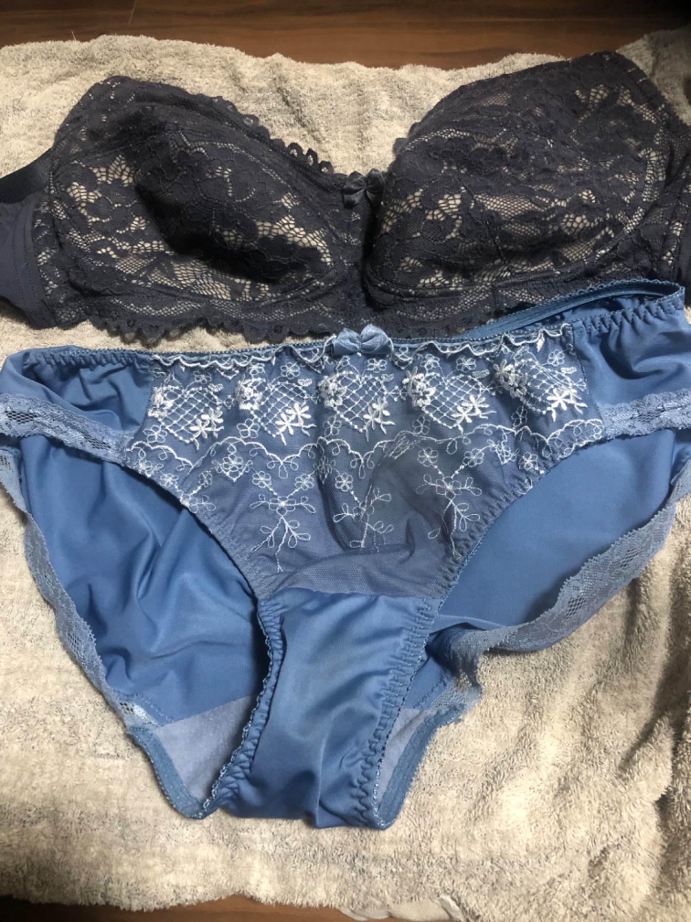 デカケツ巨乳妻の下着の画像その1