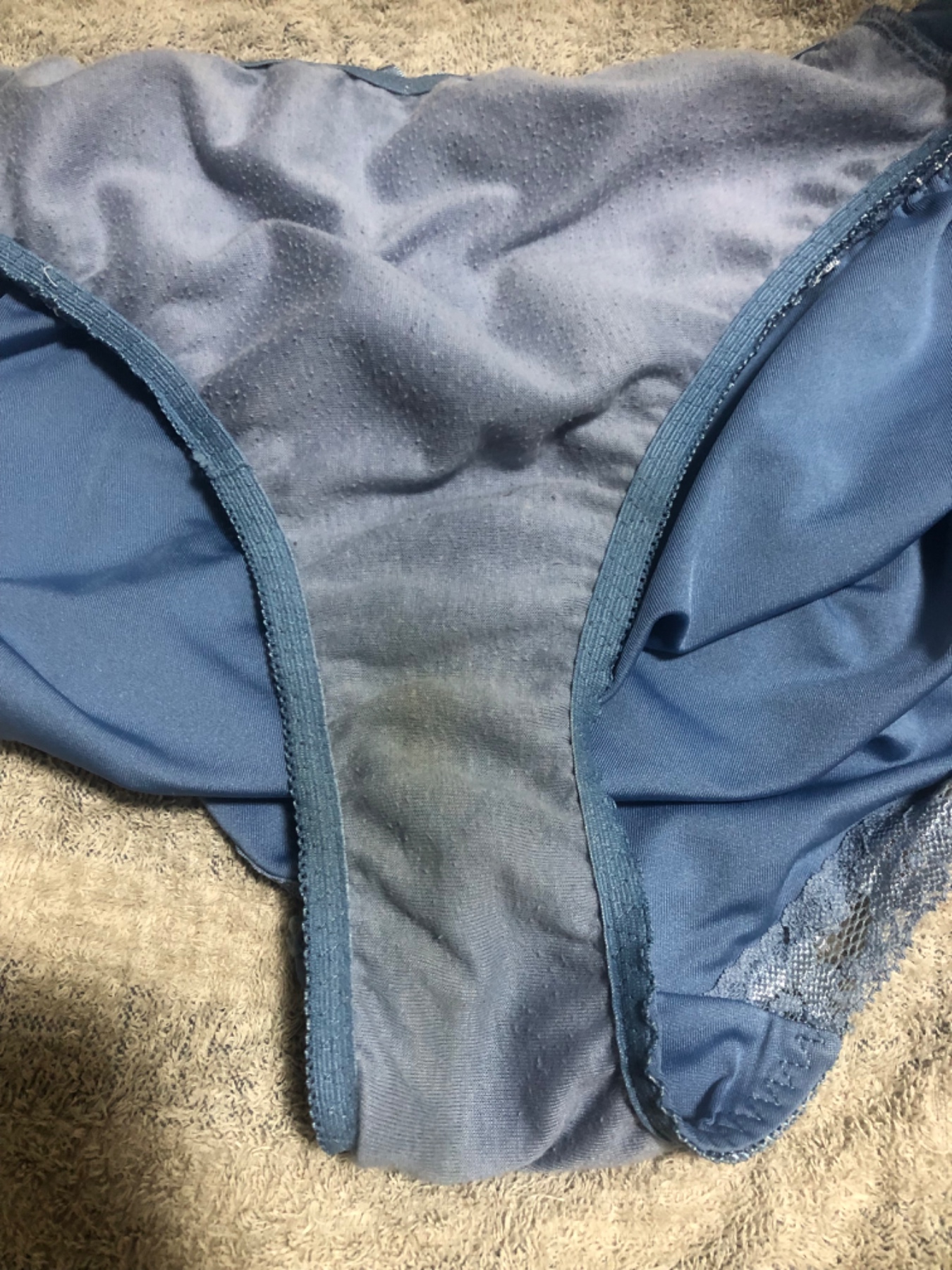 デカケツ巨乳妻の下着の画像その3