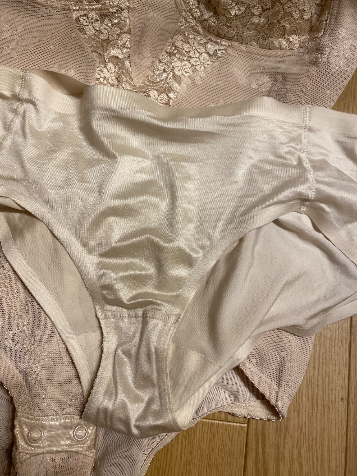 ベージュパンティの画像その1