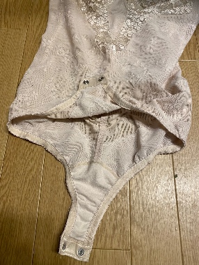 ベージュボディスーツ