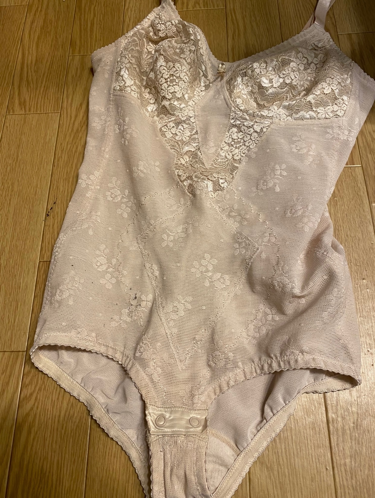 ベージュボディスーツの画像その1