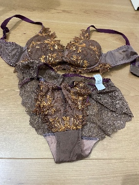 看護師妻の下着