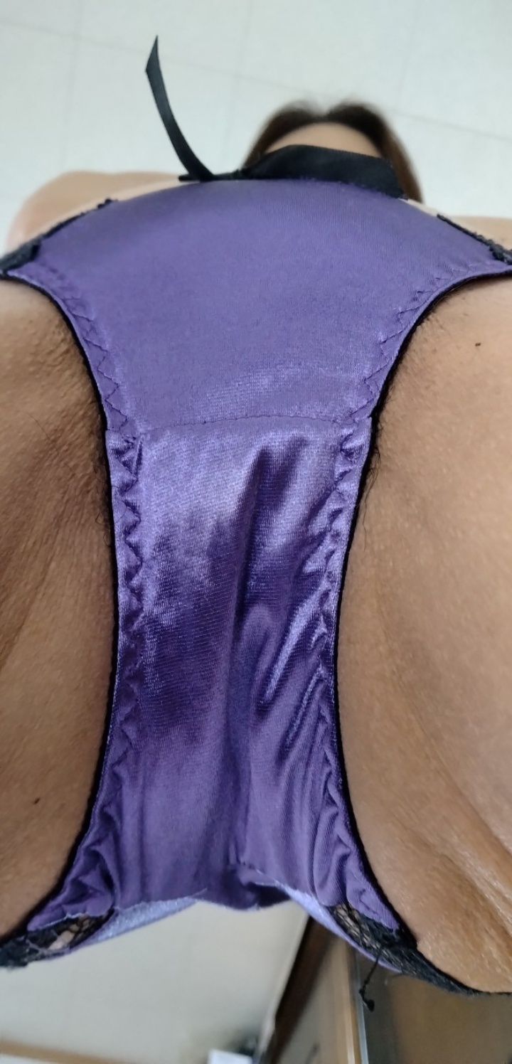 妻の真下からの画像その2