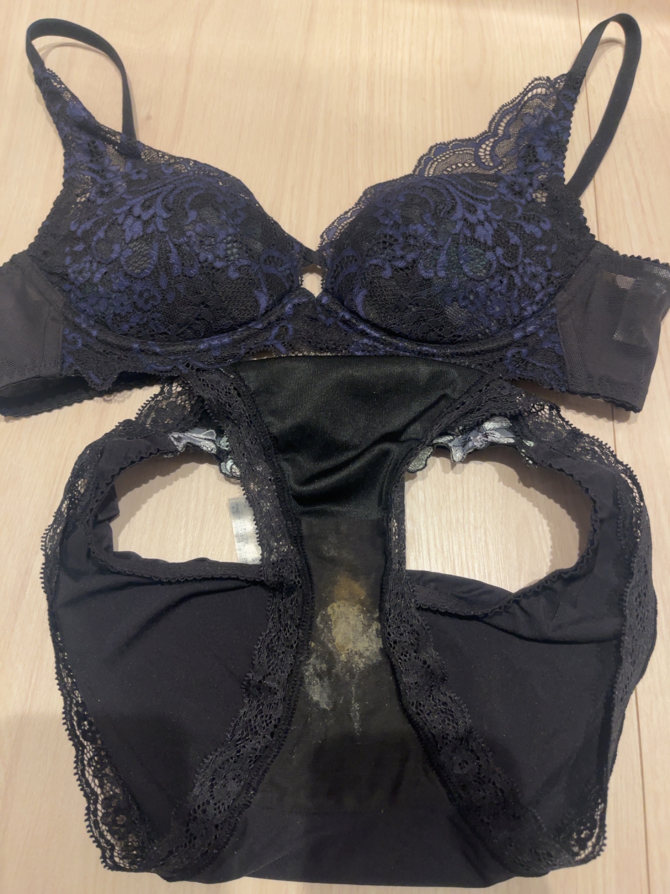 真面目妻の恥ずかしいシミの画像その2