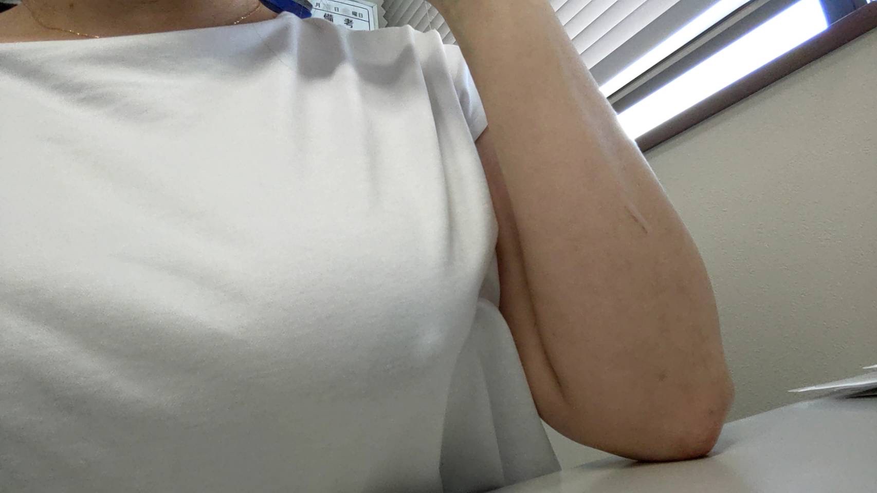 人妻巨乳事務員調教の画像その1