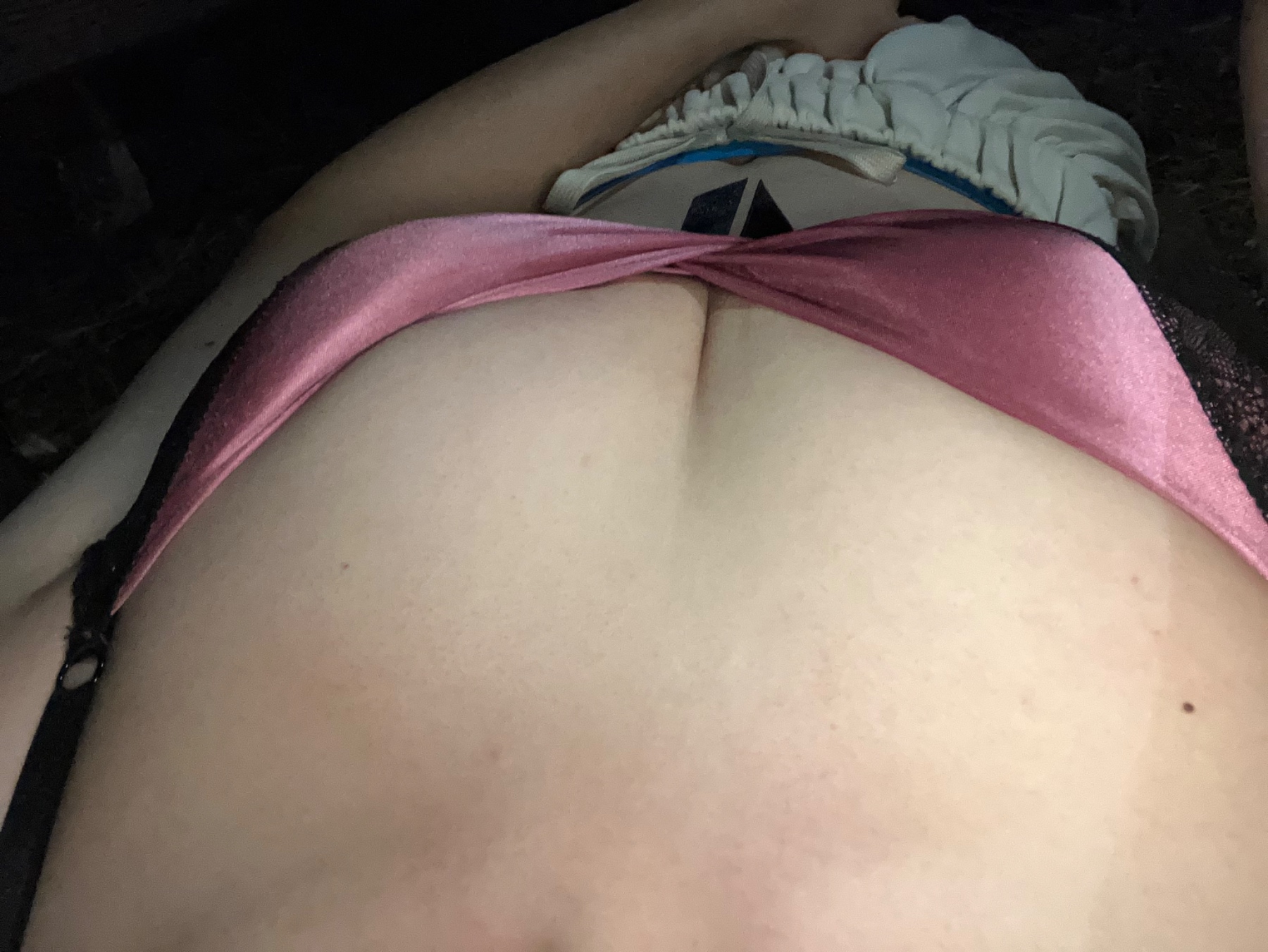 お外でブラジャーの画像その3