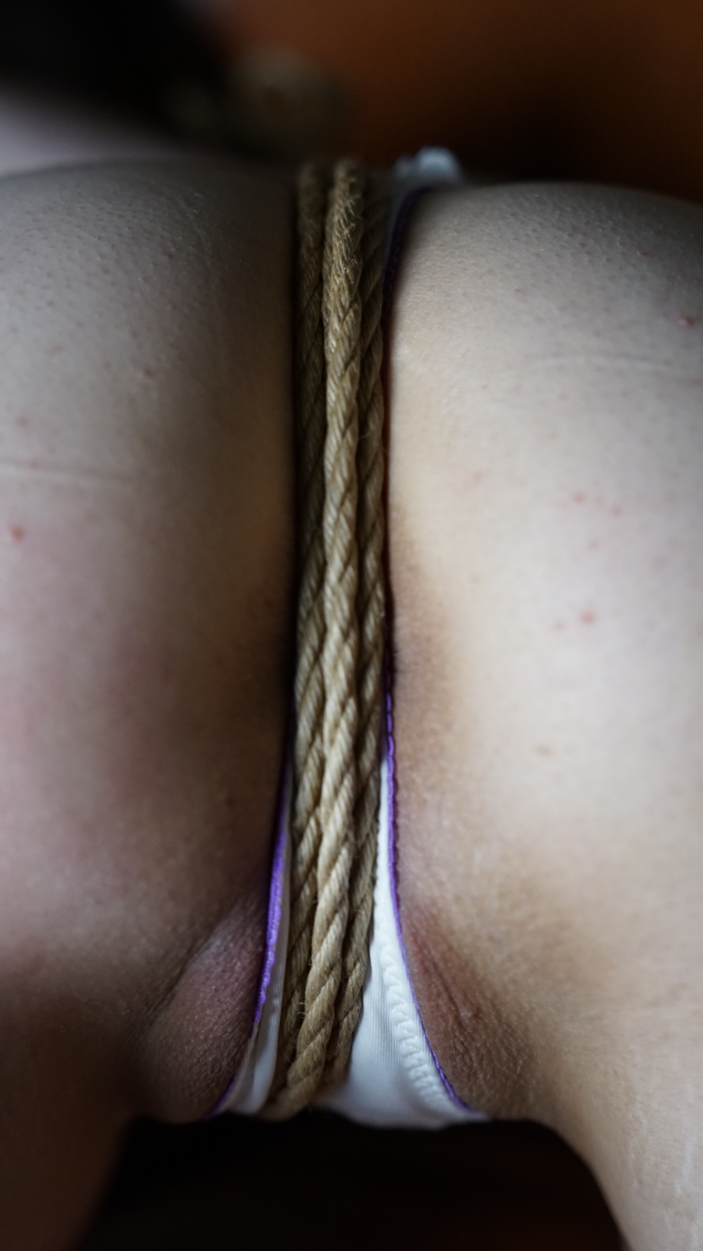 人妻巨乳看護師緊縛の画像その4