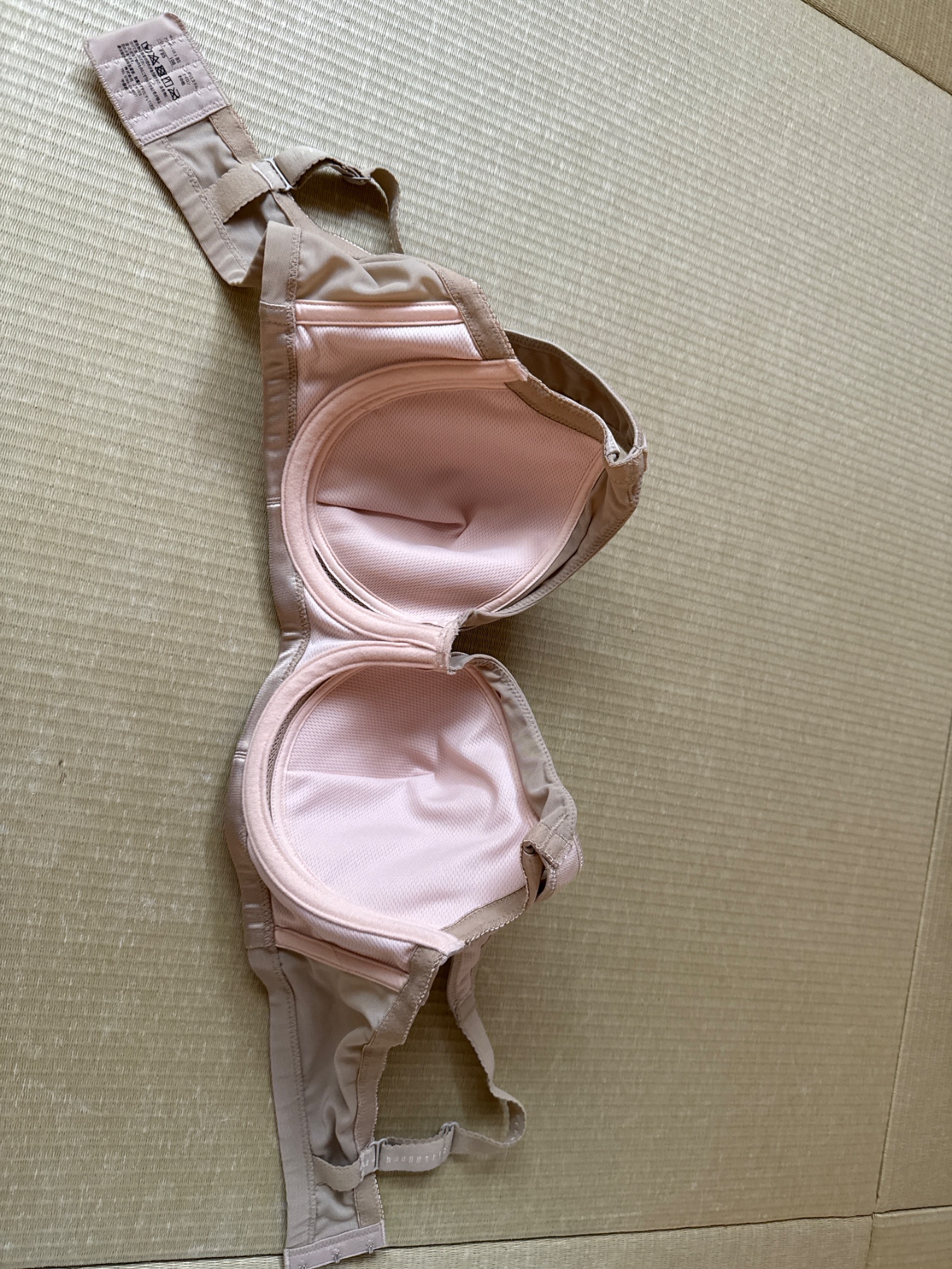 ブラ盗撮の画像その2