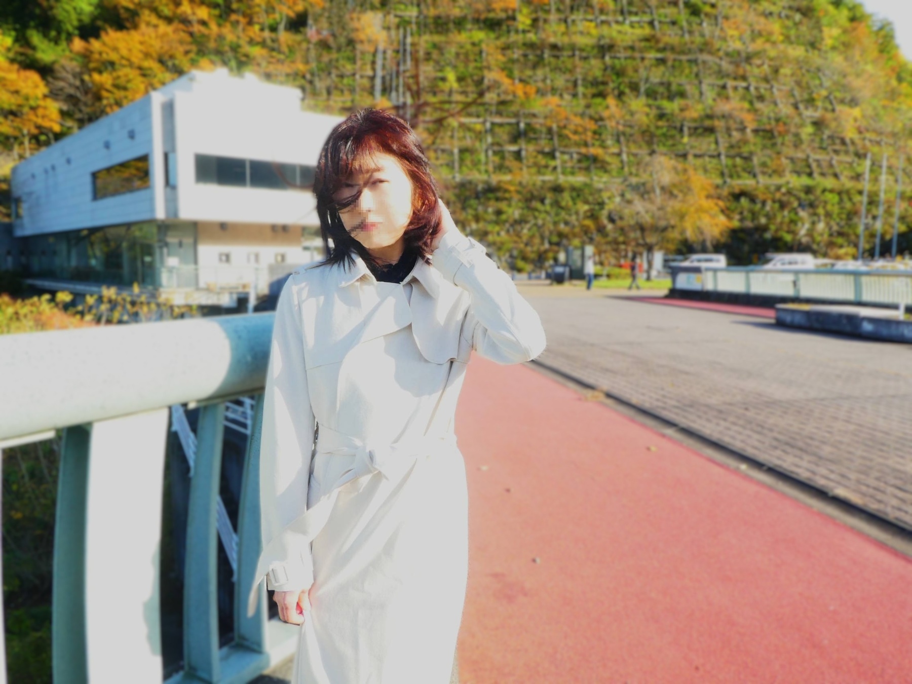 野外での蟲姦妻の画像その1