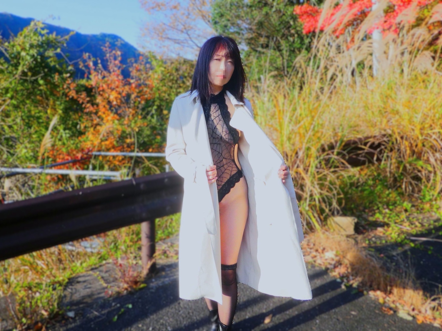 野外での蟲姦妻の画像その3