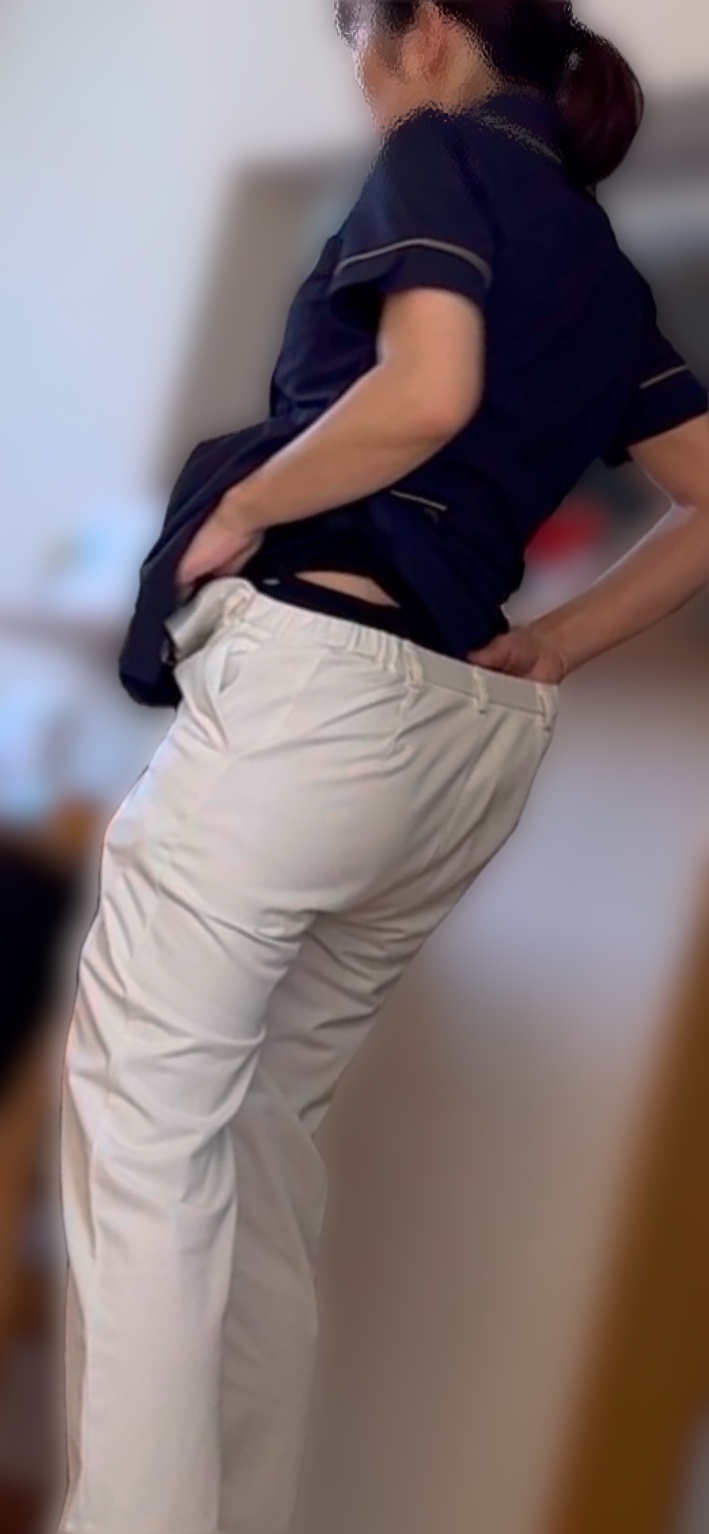 制服姿のレス妻の画像その2