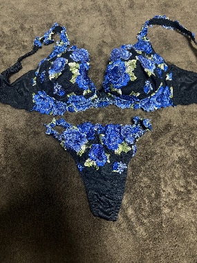 友人の嫁のエロ下着