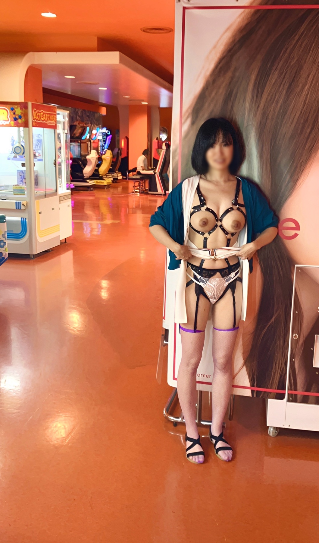 視姦されたがるマゾ妻ですの画像その1