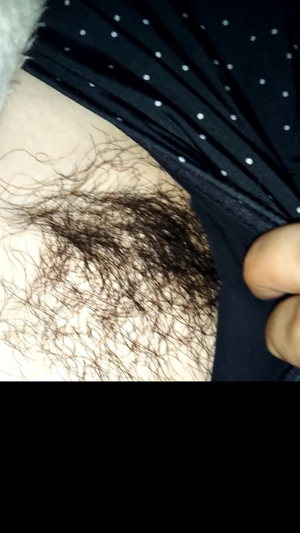 顔出し４児妻の卑猥な陰毛の画像その4