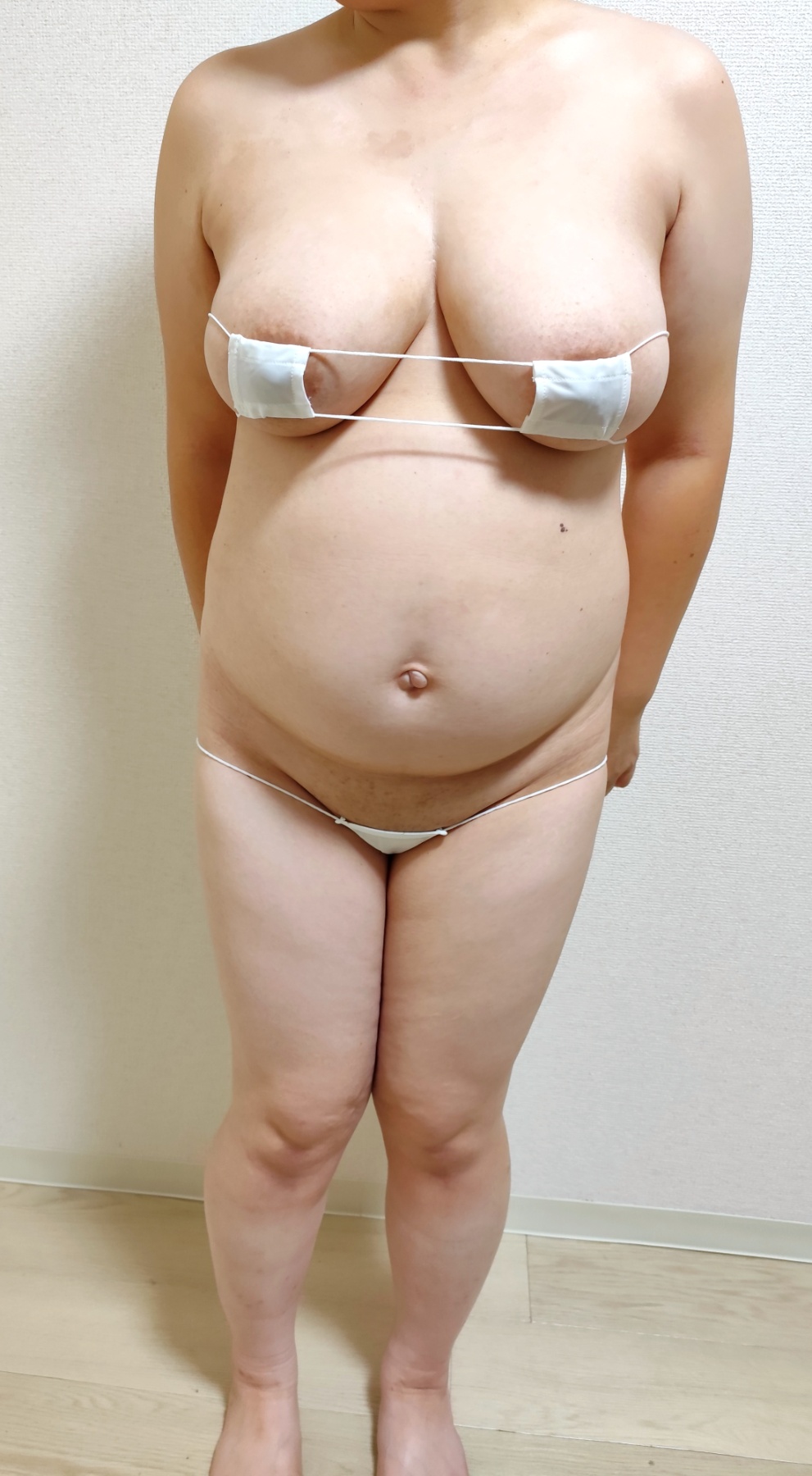 巨乳妻の眼帯ビキニの画像その1