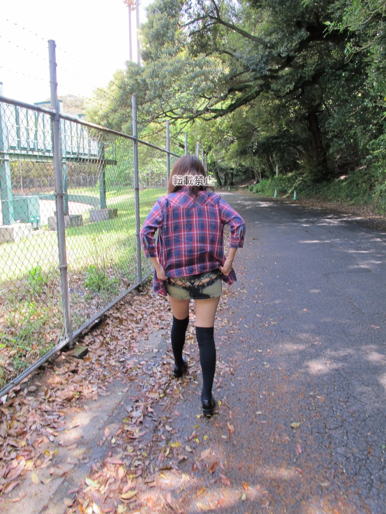 尻見えミニスカ散歩(ソフト)の画像その1