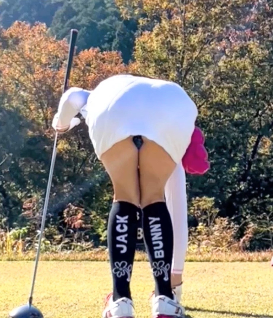ゴルフでパンチラ　1/2の画像その1