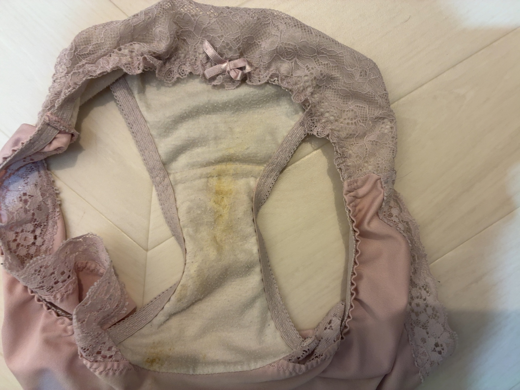 34歳教員妻の汚パンティー③の画像その2