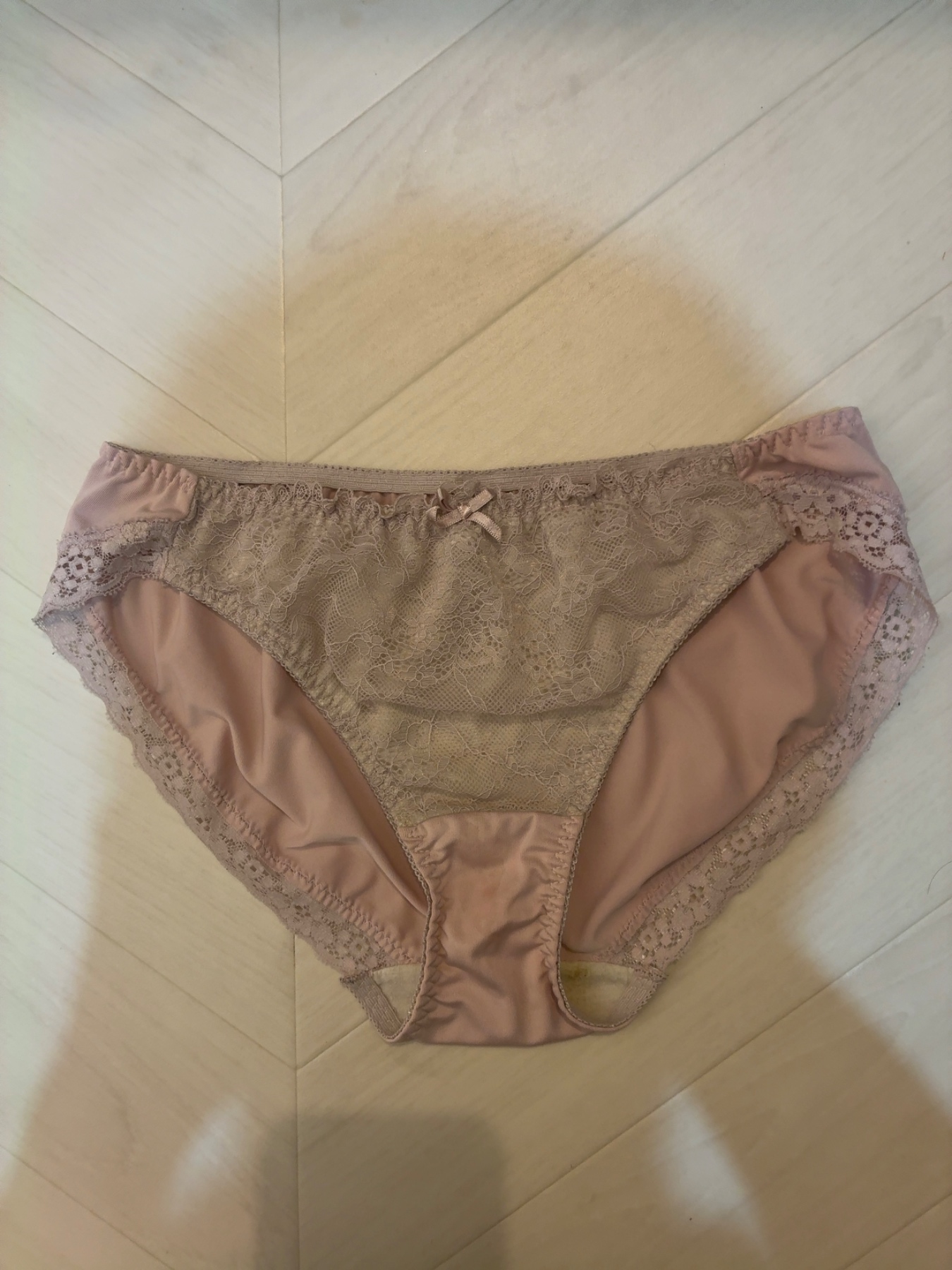 34歳教員妻の汚パンティー③の画像その1