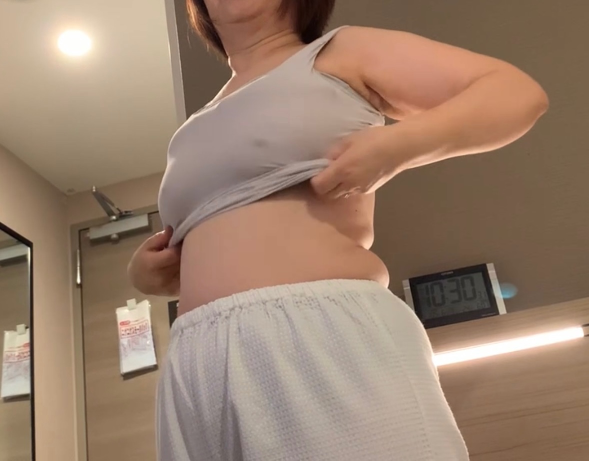 妻の着替えの画像その5