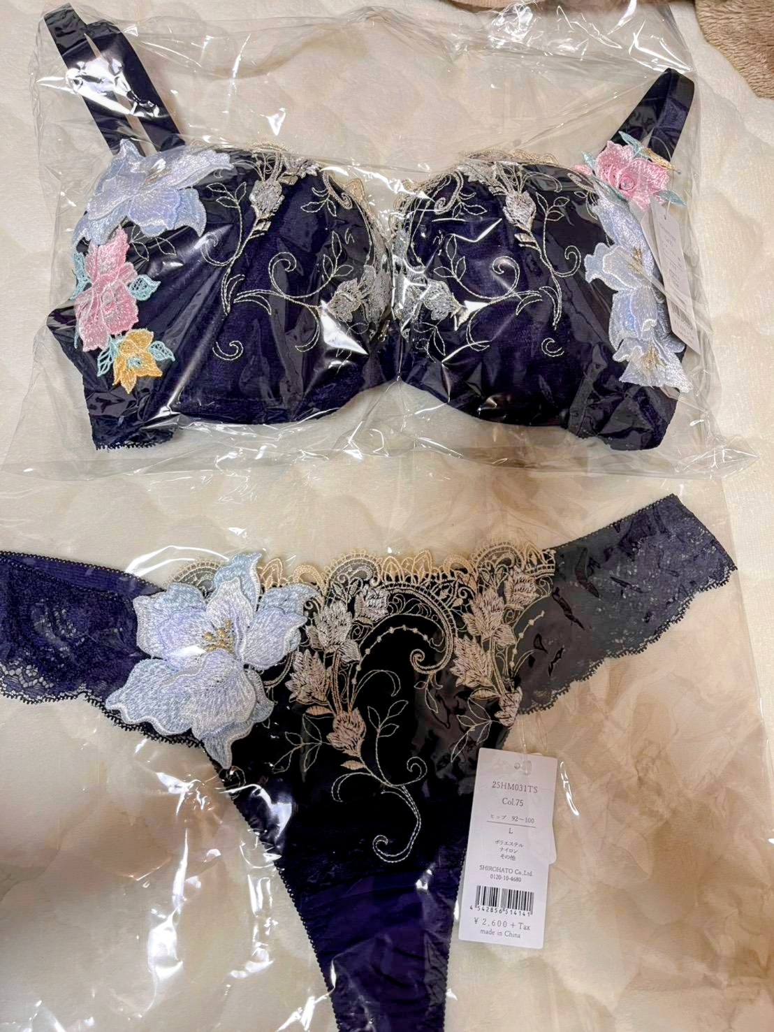 太っちょおばさんの新しい下着の画像その3