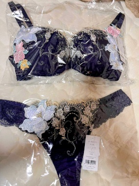 太っちょおばさんの新しい下着