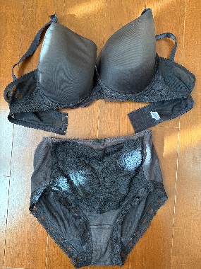 黒ブラ、デカパン