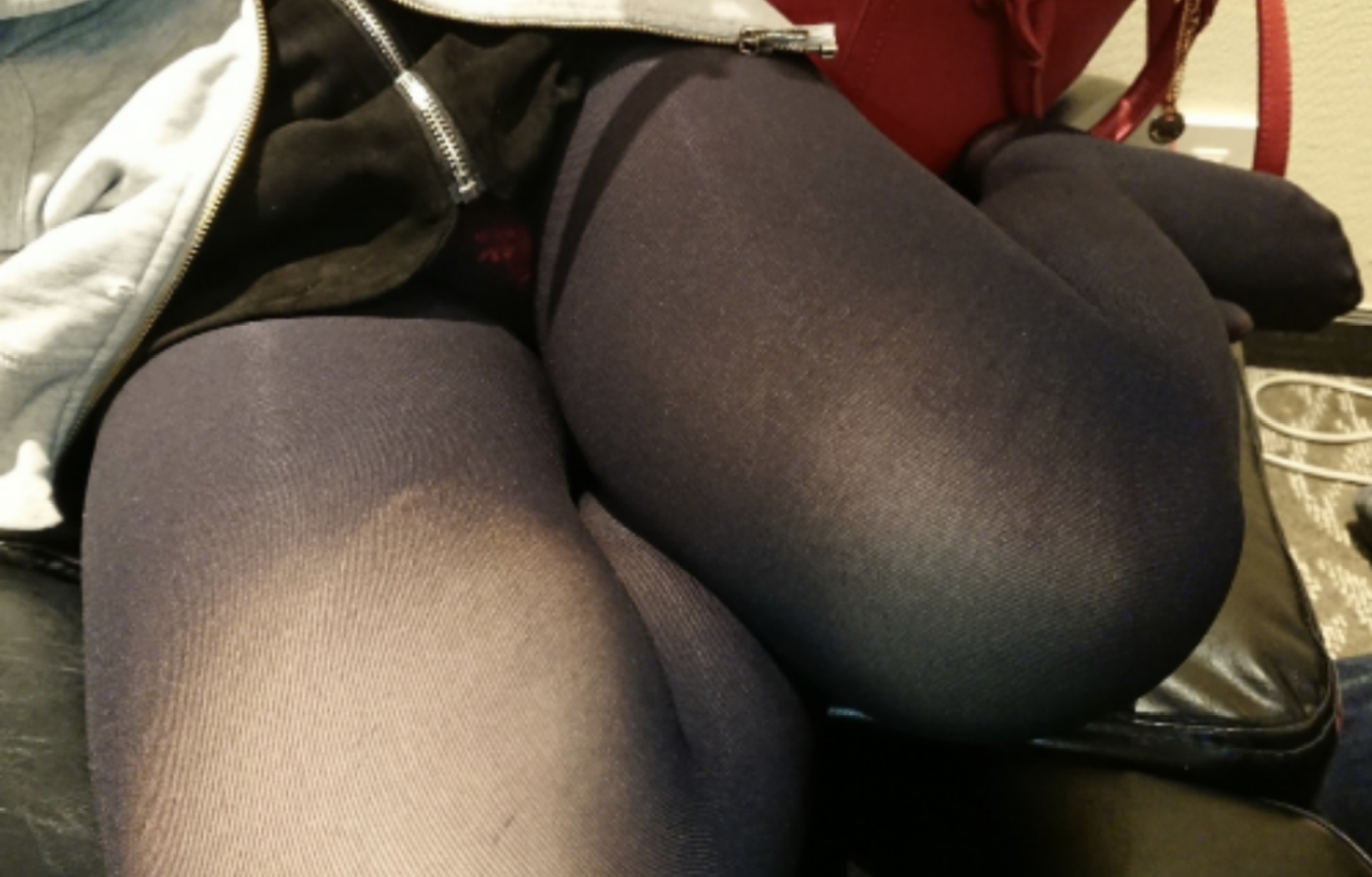 妻の黒タイツ姿をの画像その4