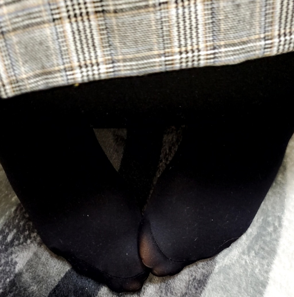 妻の黒タイツ姿をの画像その2